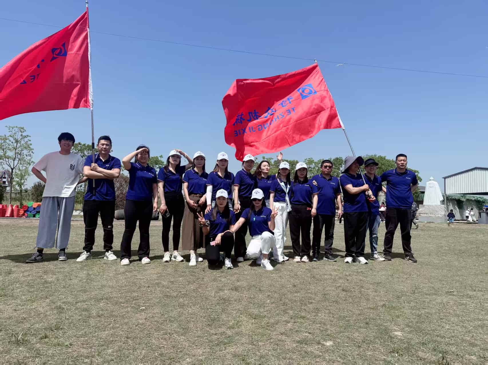Merayakan Hari Buruh: TeZhong Machinery Membangun Kerja Sama Tim di Shengyang Farm