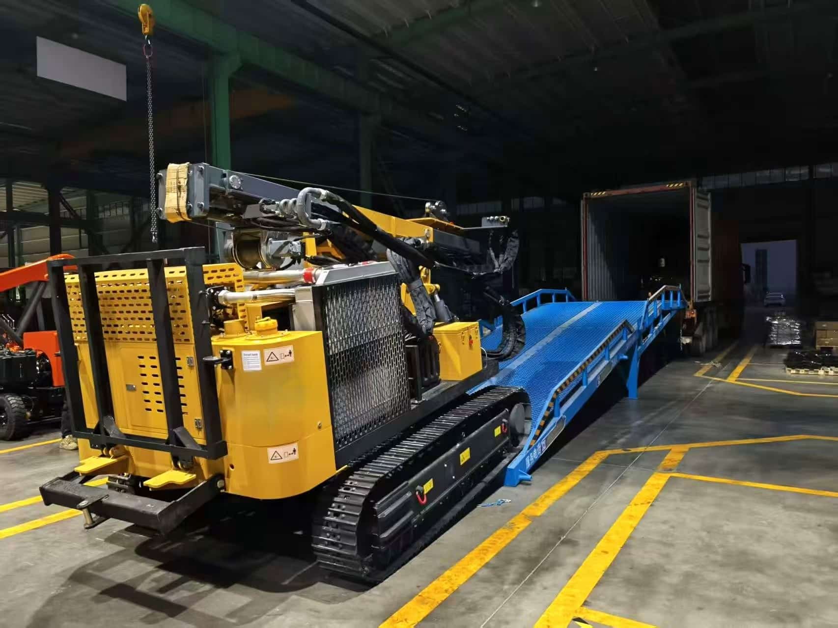 Memberdayakan Energi Hijau Italia: Dua Mesin Pemancang Tiang Tenaga Surya TZ536 yang Disesuaikan dan Memenuhi Standar Euro 5 Telah Dikirim