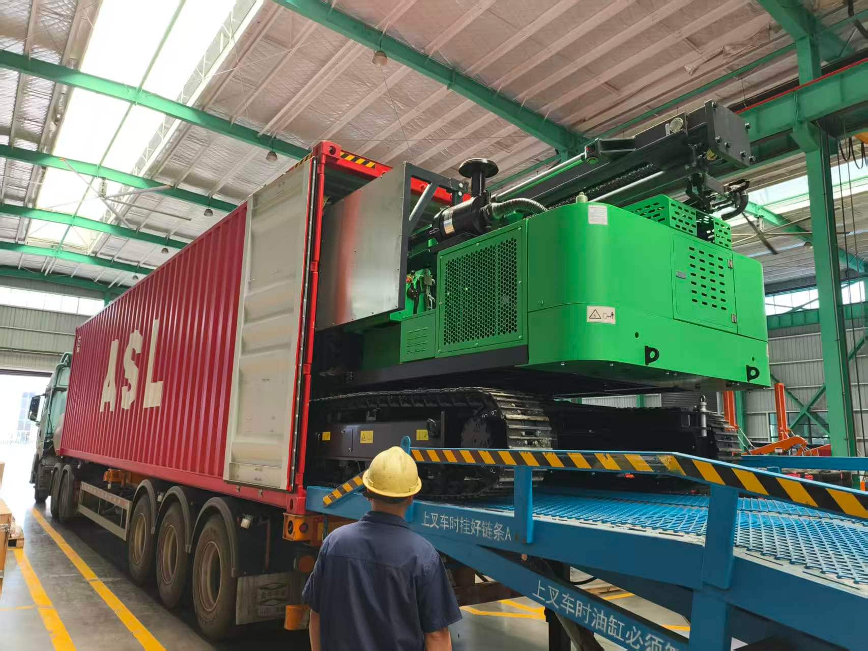 Ekspansi Global & Pengiriman Andal | 5 Unit Mesin Pancang Tenaga Surya TZ536 Dikirim ke Laos pada 7 Mei